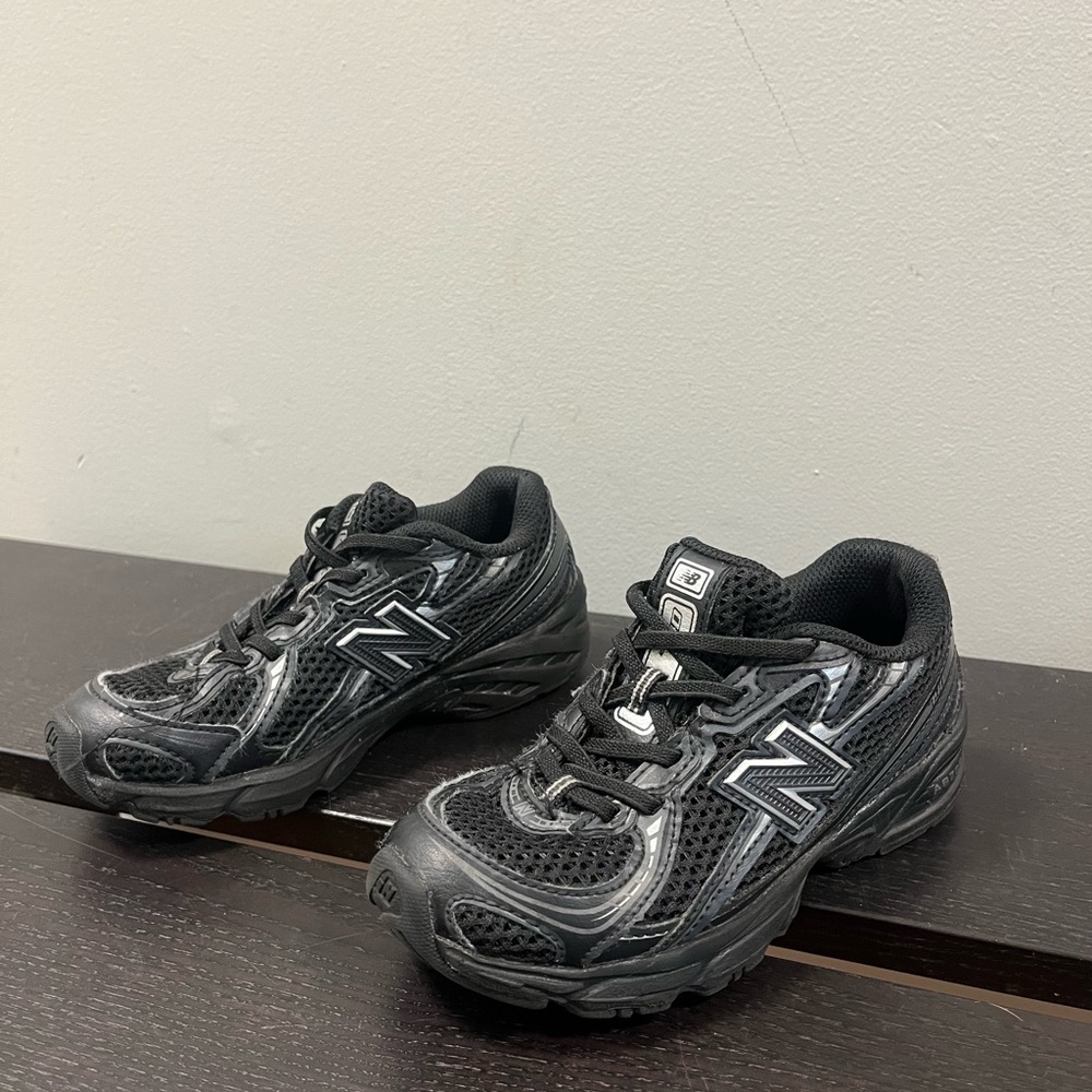 Black new balance 740 12k